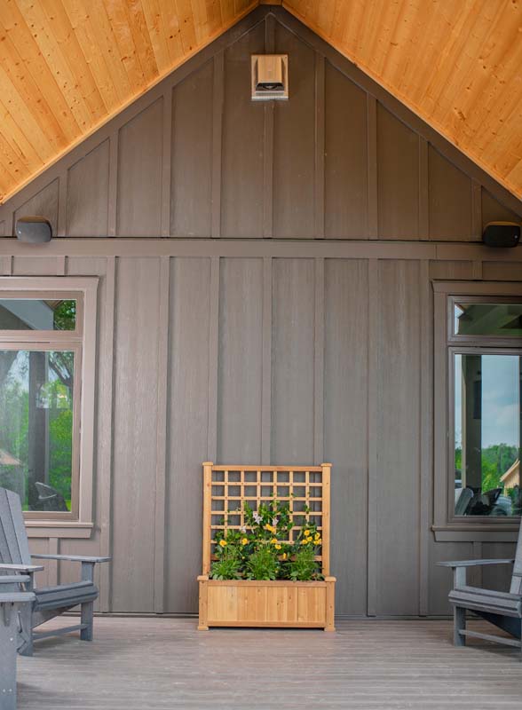 Rosewood Planter with Trellis on deck 